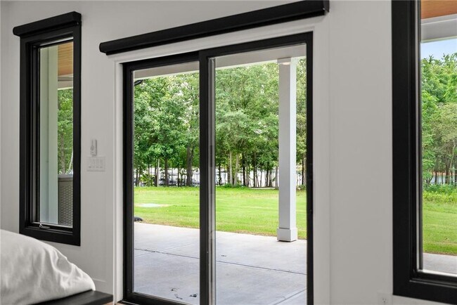 Building Photo - 151 S Pointe Dr