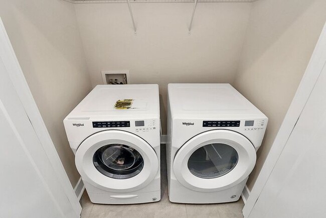 Building Photo - Stunning 3BD/3.5BA End Unit w/ City Views!