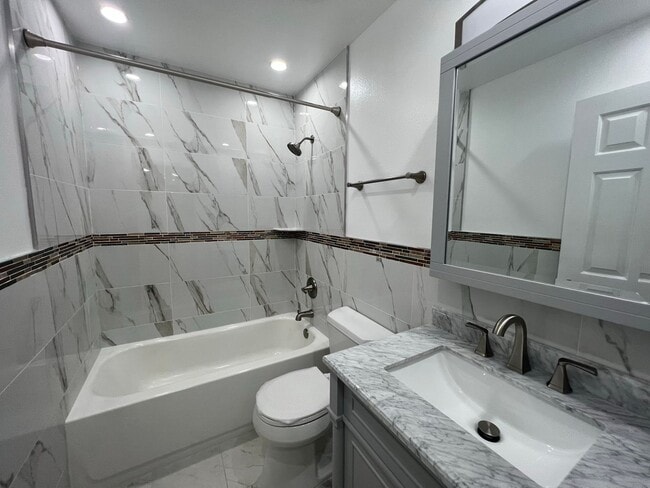 Building Photo - 3037 Bonkirk Dr