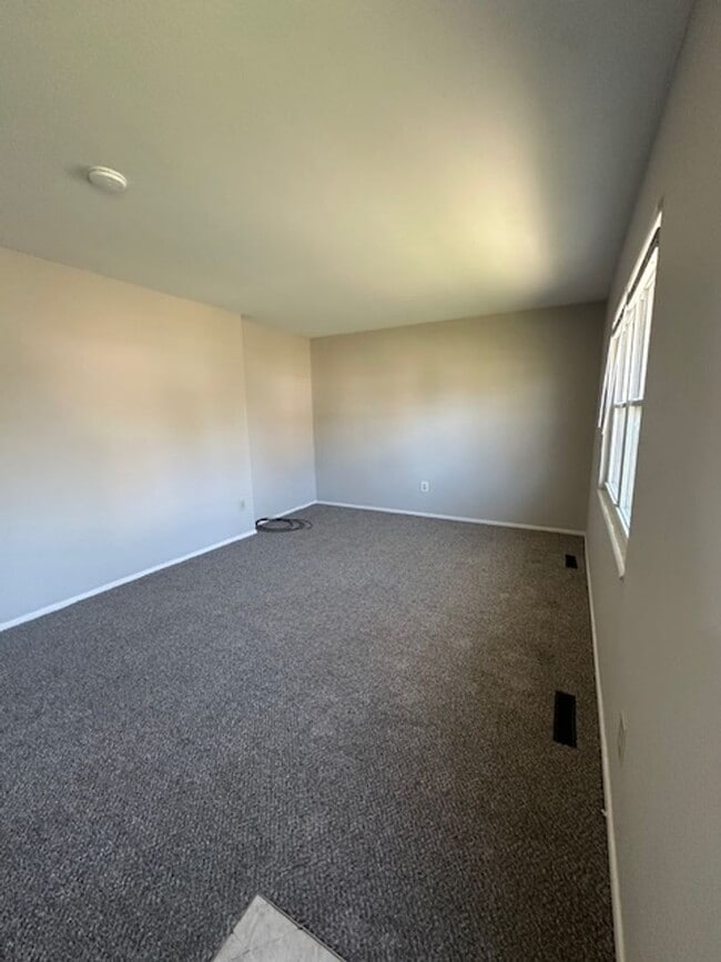 Building Photo - 2 Bedroom ranch with large backyard- Available now!