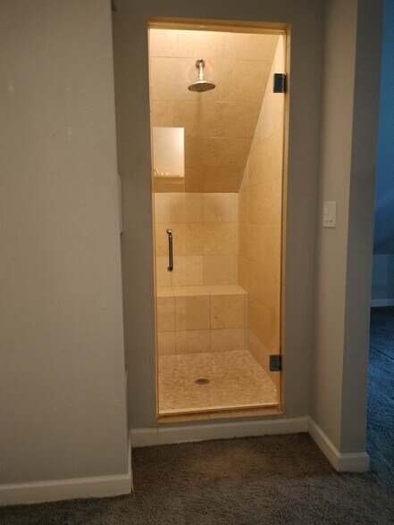 Bathroom 2 - 3046 N Leavitt St