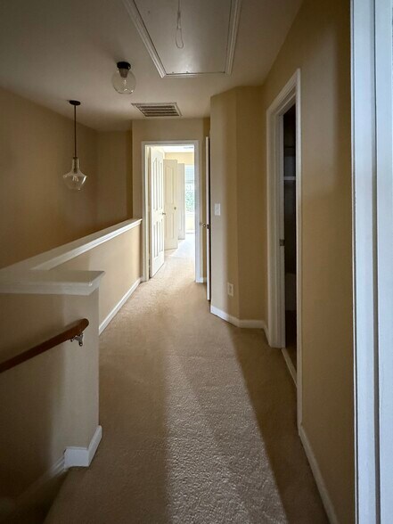 Building Photo - 9548 Inglenook Ln