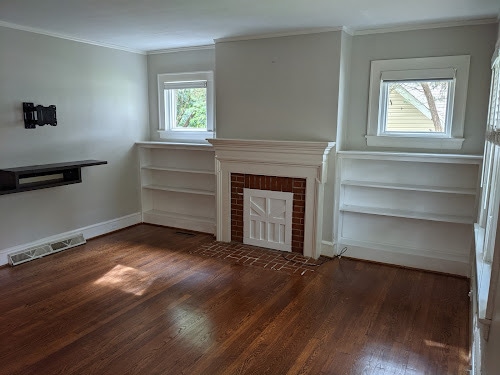 Building Photo - 1245 S Hawthorne Rd