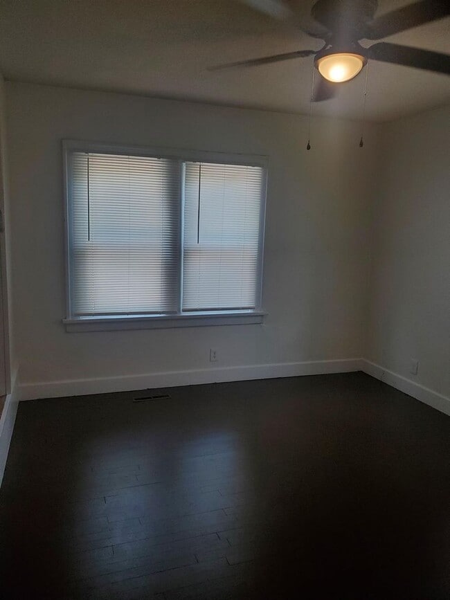 Building Photo - Single family home in College area