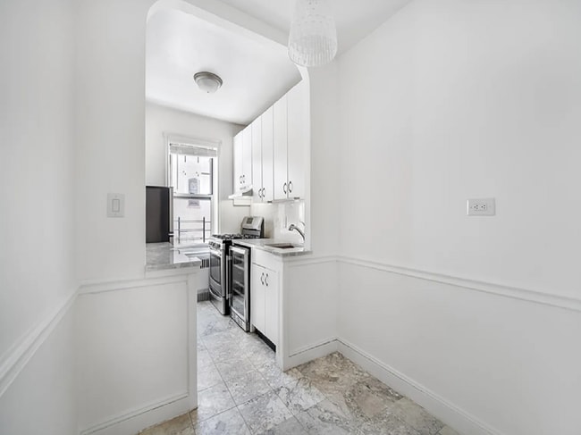 Building Photo - 601 E 19th St