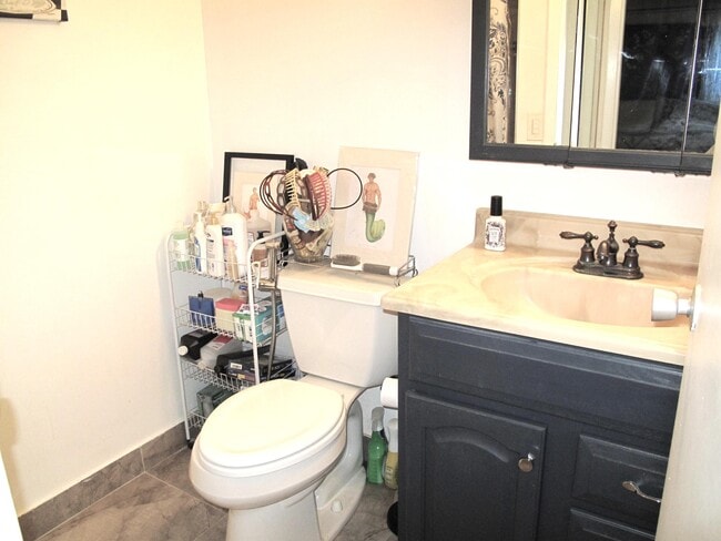 Building Photo - 376 Flanders Dr
