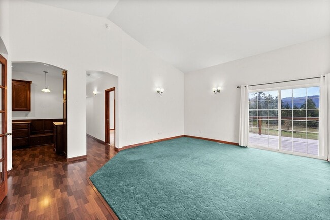 Building Photo - Yelm Country Living | 3 Bed, 3 Bath Home on 2.5 Acres | Solar Panels!