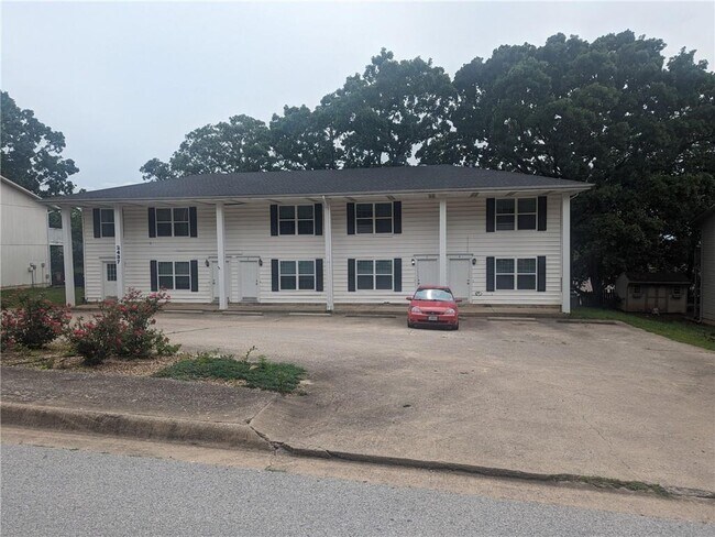 Primary Photo - 2437 N Brophy Ave