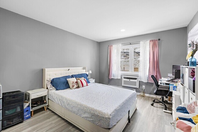 Building Photo - 120 32nd St