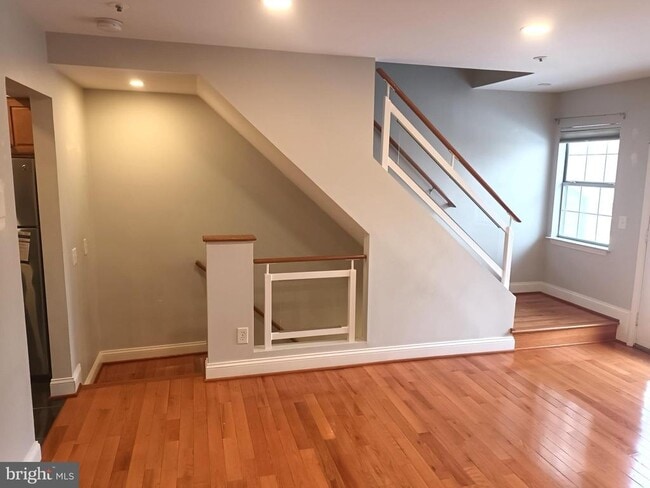 Building Photo - 5700 Chapman Mill Dr