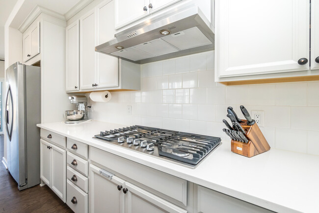 Building Photo - 2865 Rayfield Ave