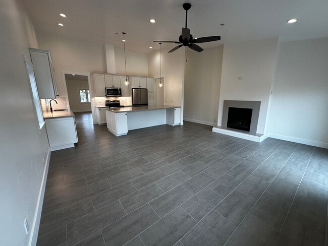 Building Photo - New Construction in Down Town Bishop West side!