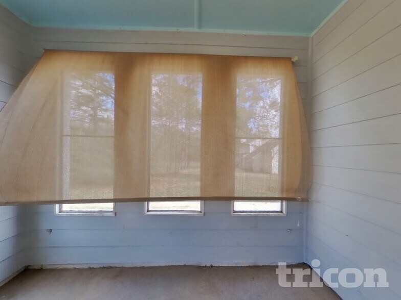 Building Photo - 9870 Rivercliff Ln