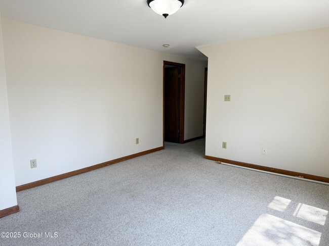 Building Photo - 128 Mariaville Rd