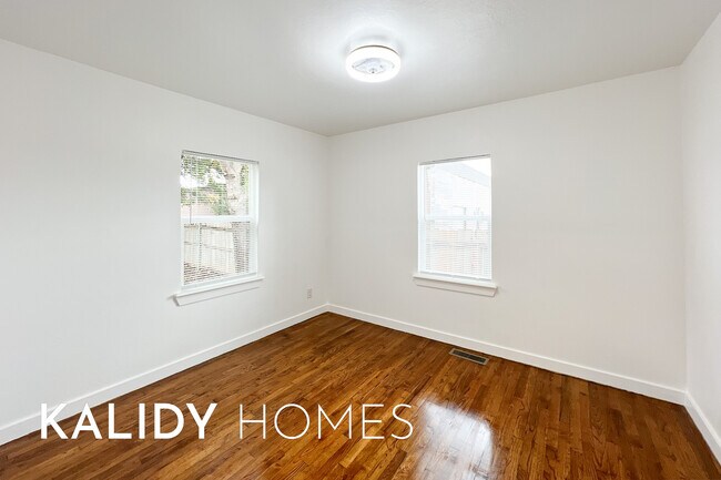 Building Photo - 909 SW 48th St