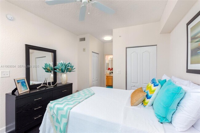 Building Photo - 6001 SW 70th St