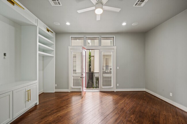 Building Photo - 1813 Dart St