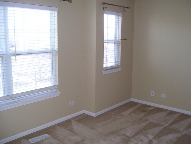 Building Photo - 3376 Bradbury Cir
