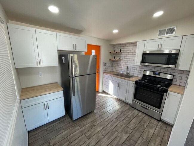 Building Photo - Mid-Century Modern Style Two Bedroom W/ A/C and Yard at The Richey!