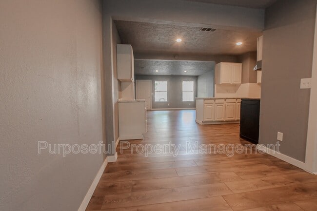 Building Photo - 516 Morrison Ave