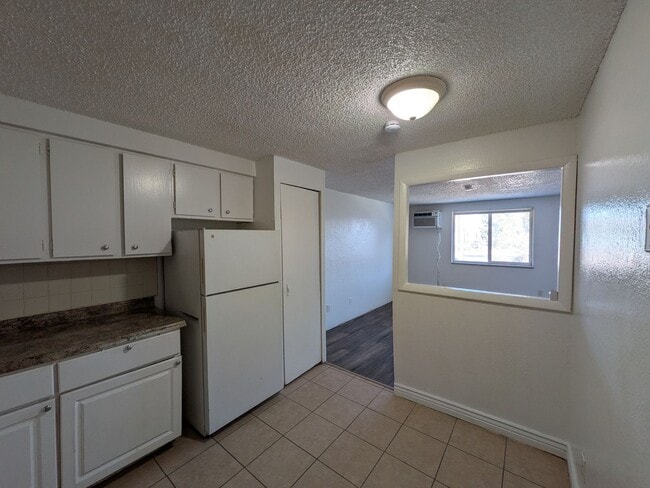 Building Photo - 2 Bed 2 Bath Condo Available NOW!