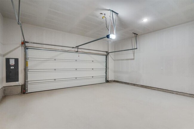 Building Photo - 1770 Thornton Dr
