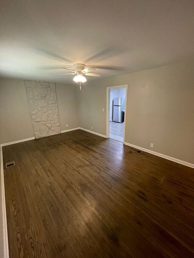 Building Photo - Lovely 3-Bedroom Home in a Great Location ...