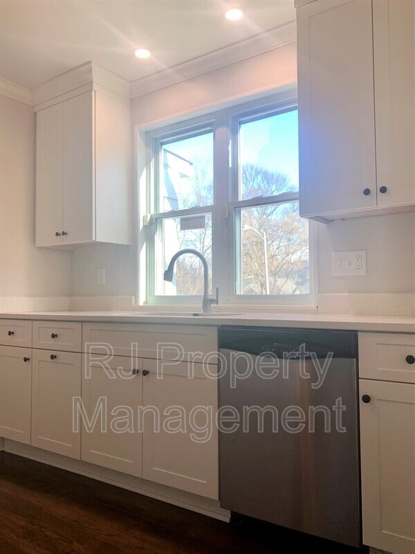 Building Photo - 3810 Montclair Dr