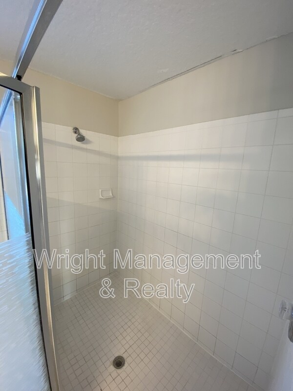 Building Photo - 1231 Brooke View Dr
