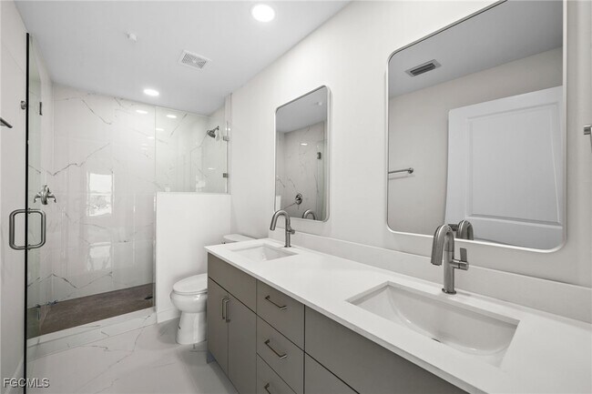 Building Photo - 721 SW 30th Terrace