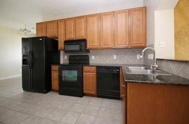 Building Photo - BEAUTIFUL 2 BEDROOM 2 BATH LEASE HOME BUIL...