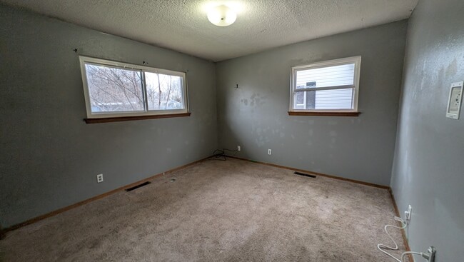 Building Photo - 126 N Draper Ave