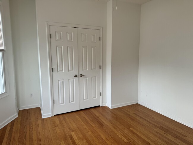 Building Photo - 143 W 2nd St