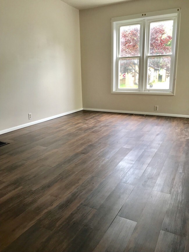 Building Photo - 12 Porter St