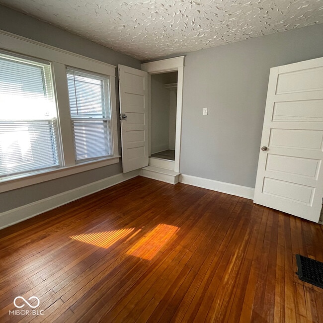 Building Photo - 854 N Tacoma Ave