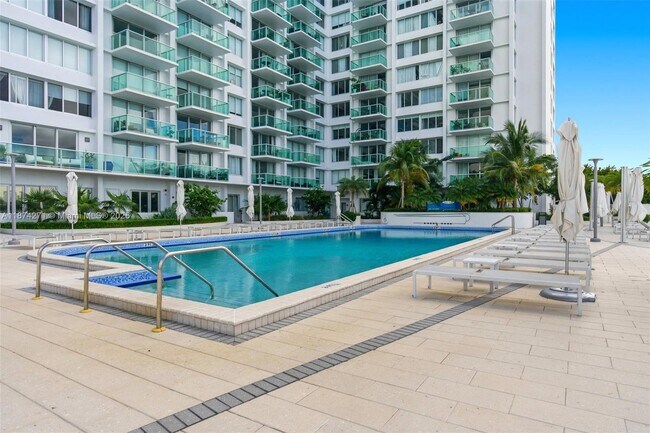 Building Photo - 1000 West Ave