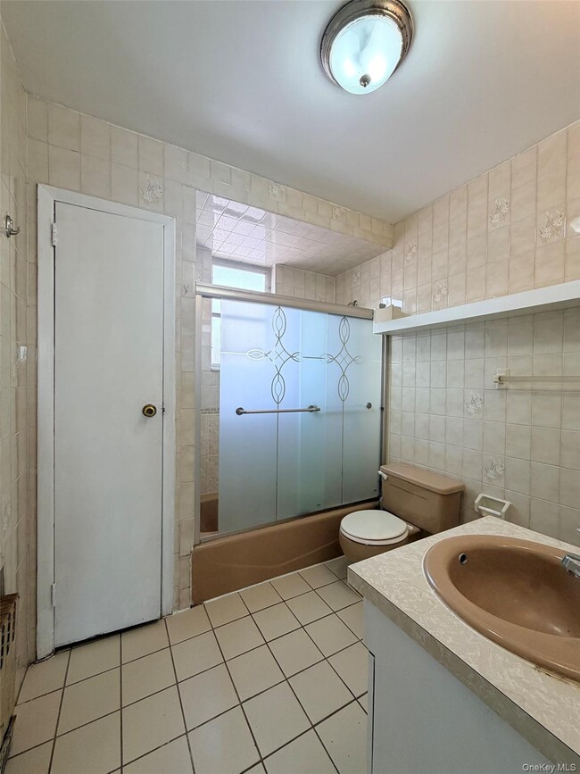 Building Photo - 46-28 Utopia Pkwy