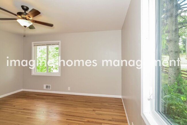 Building Photo - Large 4 Bedroom Single Family Home in Minn...