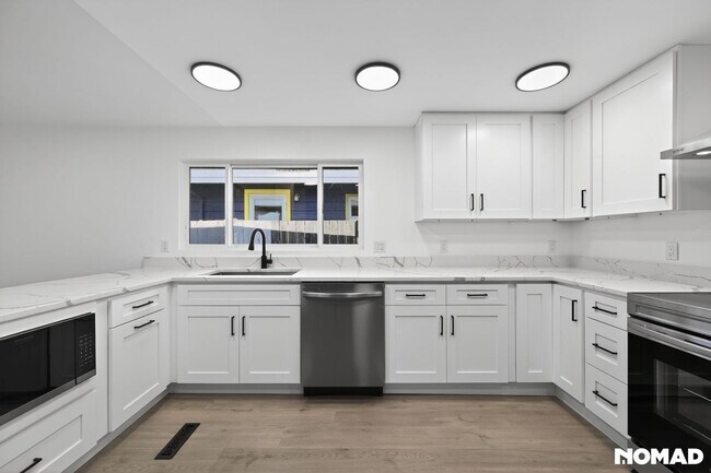 Building Photo - 6552 38th Ave NE