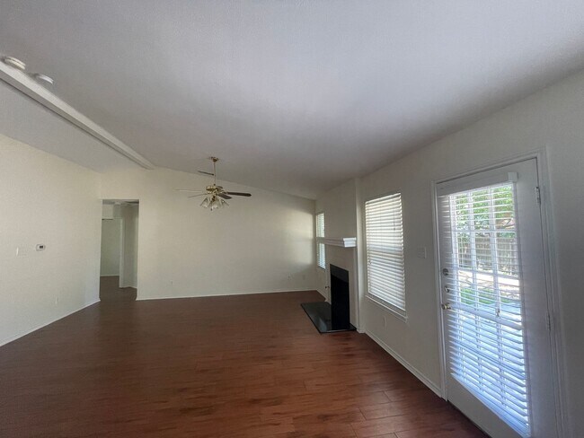 Building Photo - Lovely 4/2 home on a quiet street in the heart of Cedar Park!