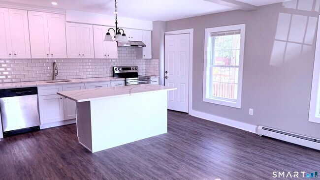 Building Photo - 105 Willetts Ave