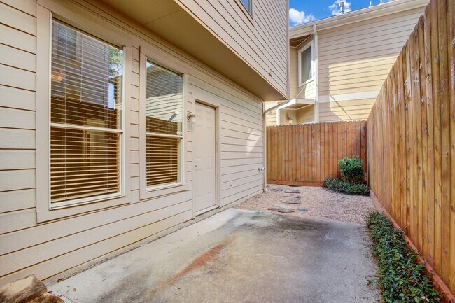 Building Photo - 1804 Colquitt St