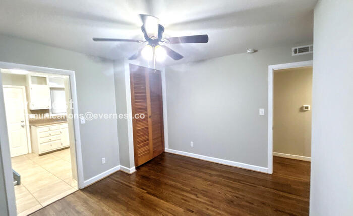 Building Photo - 244 E Haven Dr