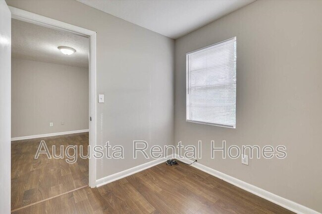 Building Photo - 329 Verdery Dr