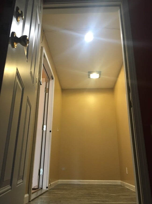 Building Photo - **New Paint**   **New Carpet**  Ready for YOU!!