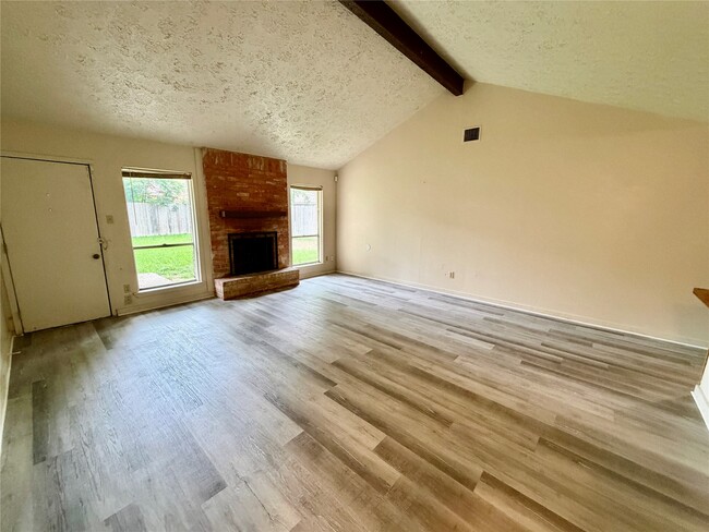 Building Photo - 5015 Glendower Dr
