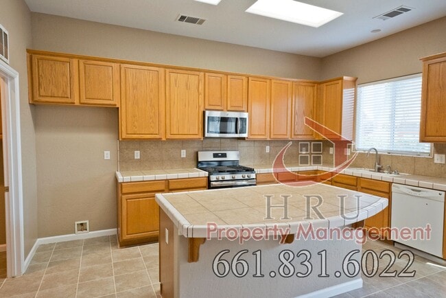 Building Photo - Ready to move in -4 bed+-2bath