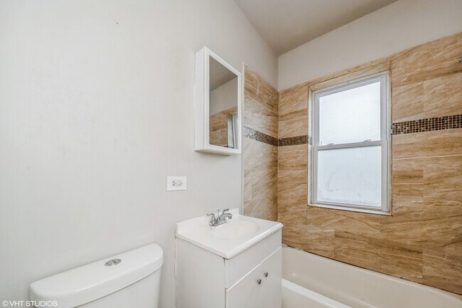 Building Photo - 1506 E 67th St