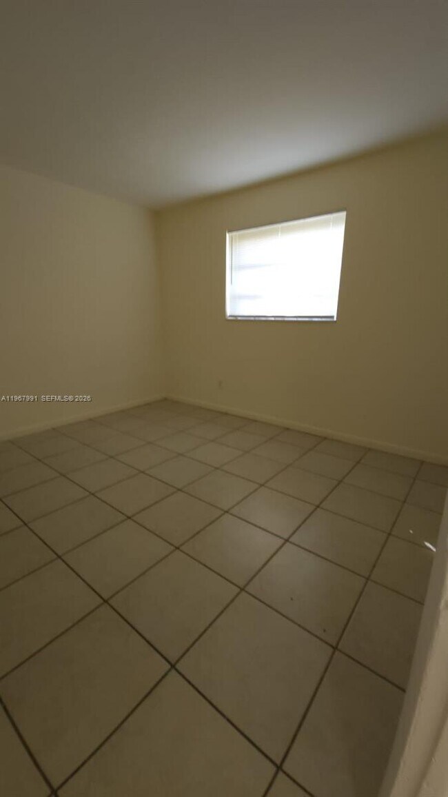 Building Photo - 2121 NE 168th St