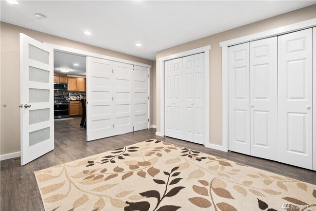 Building Photo - Beautiful 2 bed 2 bath house
